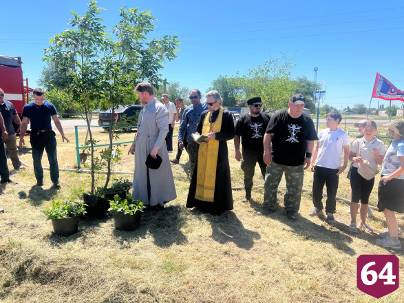 В саратовском парке высадили 100 саженцев дуба